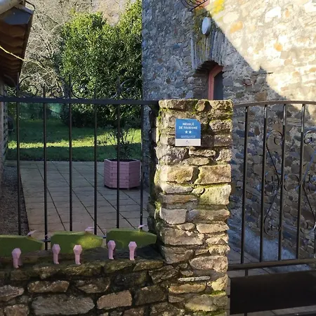 Les 3 Petits Porcelets بيت للعطل Missillac