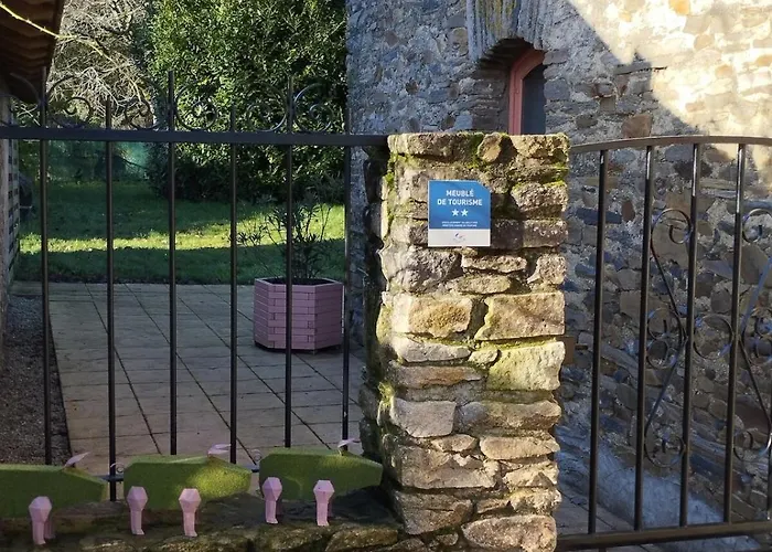 Les 3 Petits Porcelets 펜션 미실락